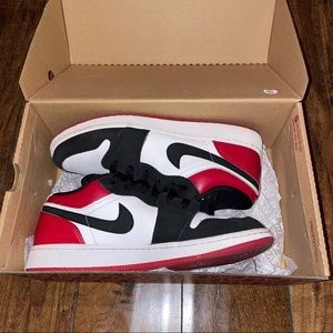 Nike air jordan 1 low black toe